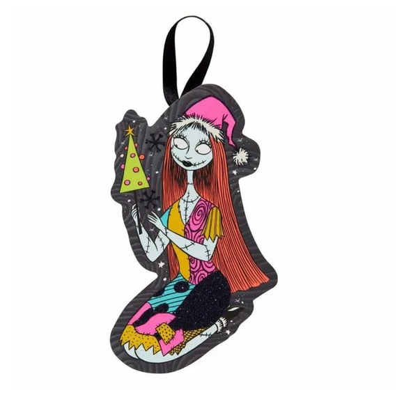 3/$36 The Nightmare Before Christmas Creme Lux Lipstick Sally (Hot Pink) NIB - Picture 2 of 9